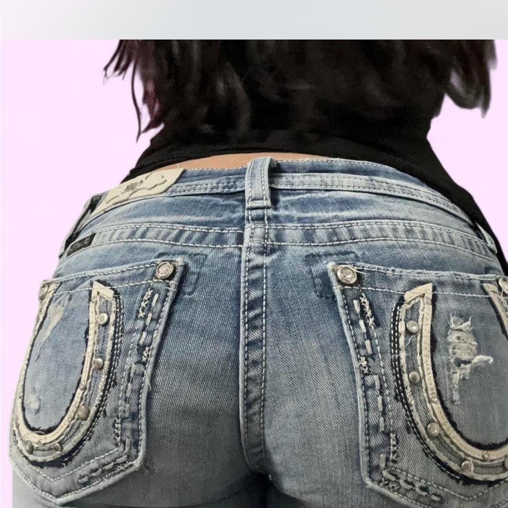 Classic Blue Jeans with Contrast Stitching and Worn-In Look